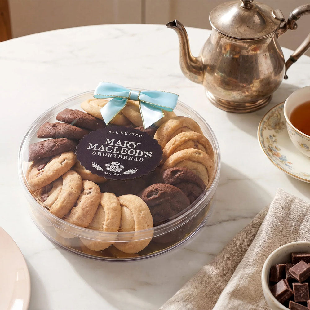 Clear Round With 21 Signature Chocolate Crunch Shortbread Cookies