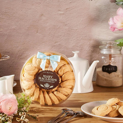 Clear Round With 21 Signature Chocolate Crunch Shortbread Cookies