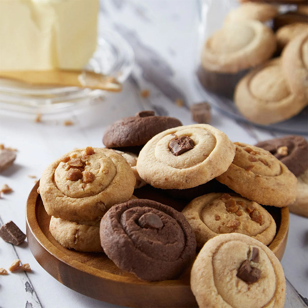 Variety Embossed Tin With 30 Shortbread Cookies
